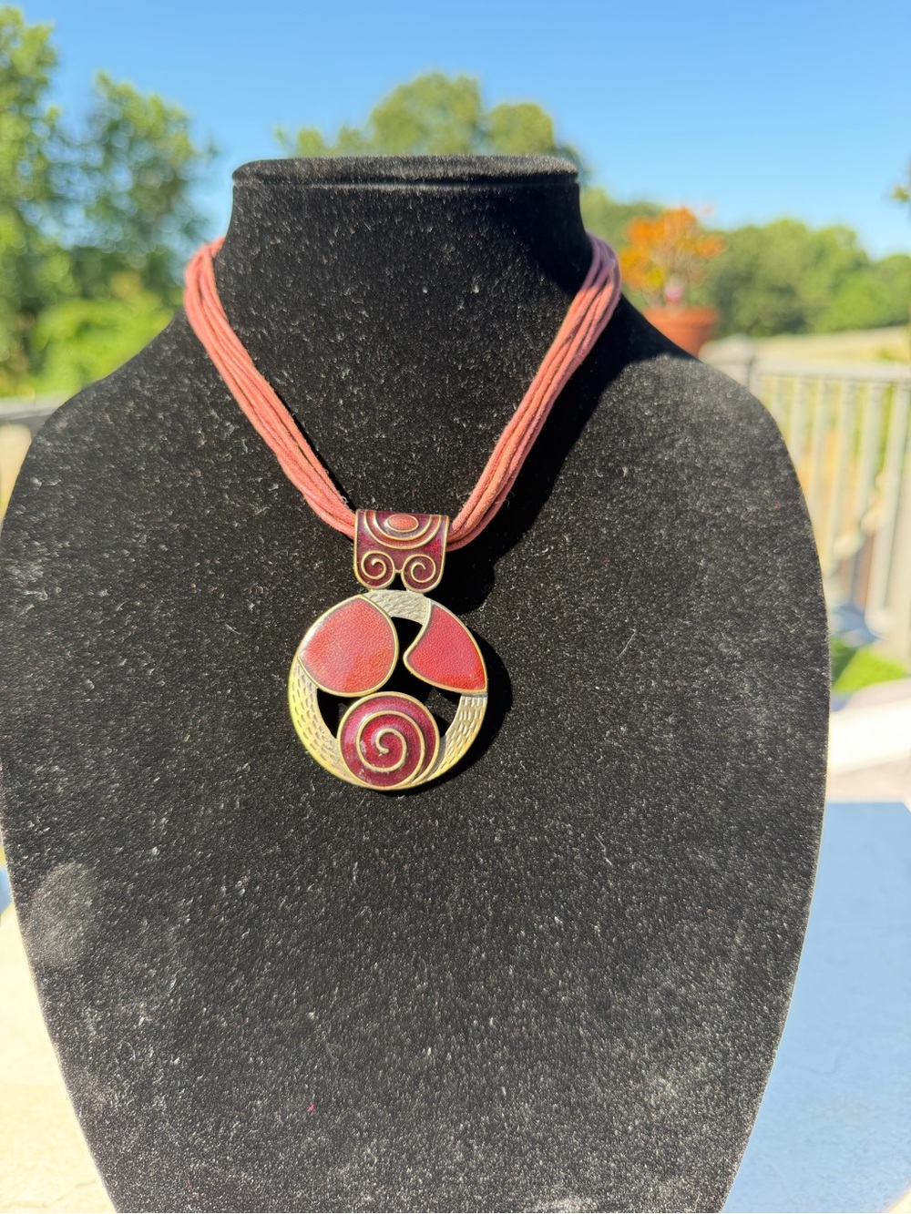 Modern/Artisan Bohemain Style choker necklace Swirl pendant in